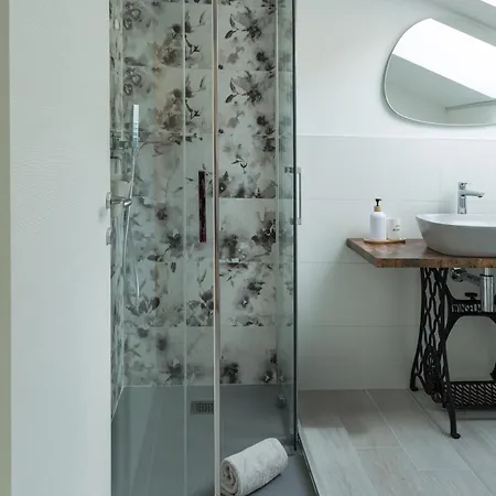 Postcard Private Parking Ac Emotional Showers * Lezzeno