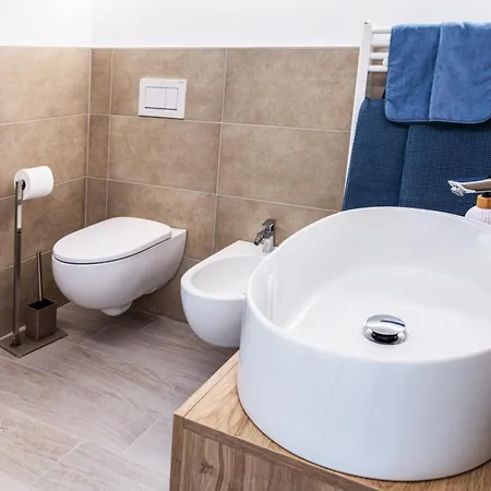 Postcard Private Parking Ac Emotional Showers