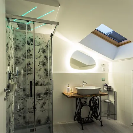 Postcard Private Parking Ac Emotional Showers *