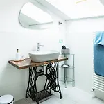 Postcard Private Parking Ac Emotional Showers Apartment *